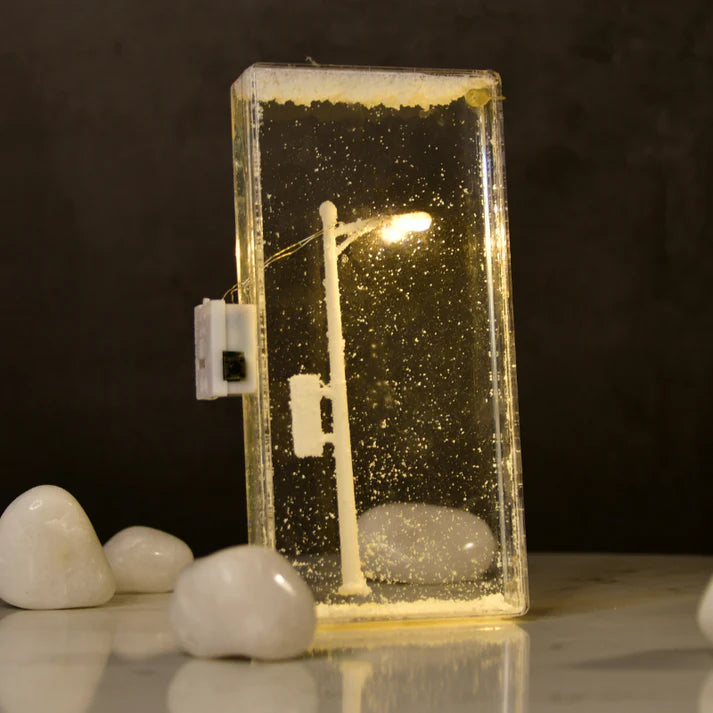 Sowpeace Street Lamp Showcase Snowy Glow